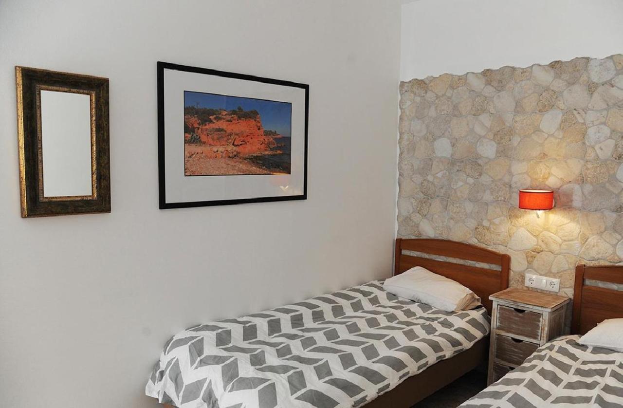 Pension Subirats Perello El Perello  ภายนอก รูปภาพ
